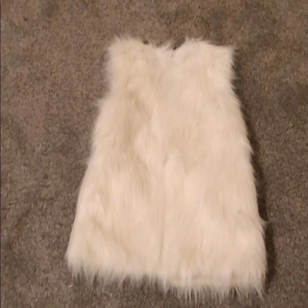 Faux fur vest‎